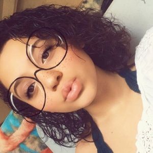 Meet your Posher, Allysa